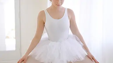 Stretchy lil dancer
