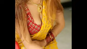 Babhi saree navel
