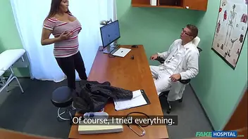 Doctor hepls patient to get prengnat in fake hospital