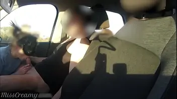 Gf fucks a bottle in the car